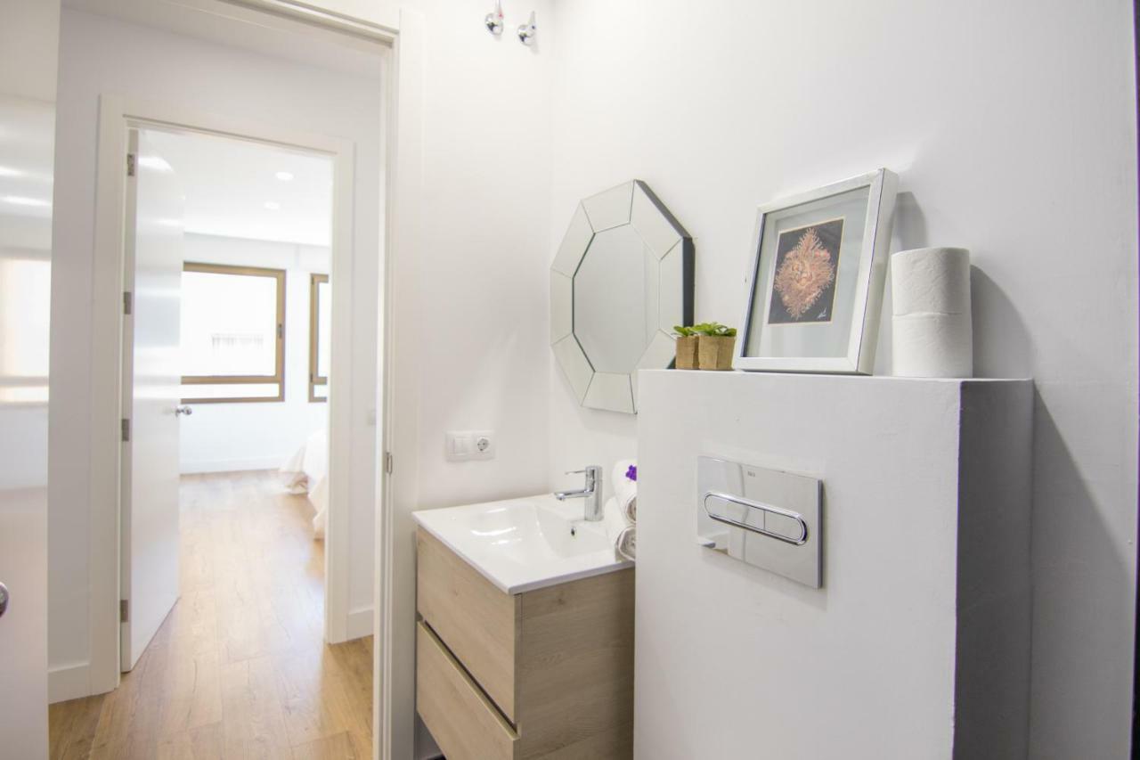 Homeforguest Stylish And Modern Apartment Overlooking Las Canteras Las Palmas de Gran Canaria Exterior photo